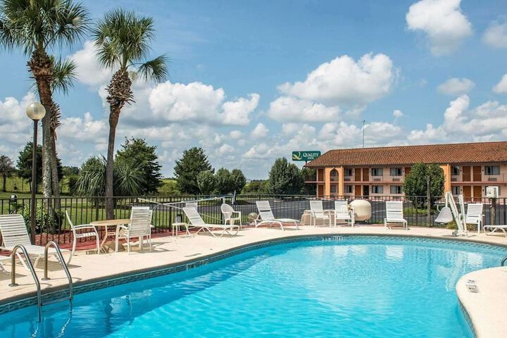 Hotel with Pool