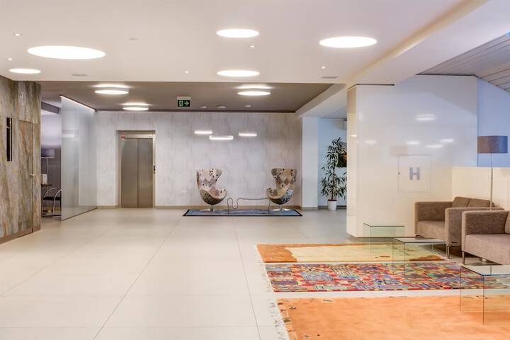 Entrance & Lobby