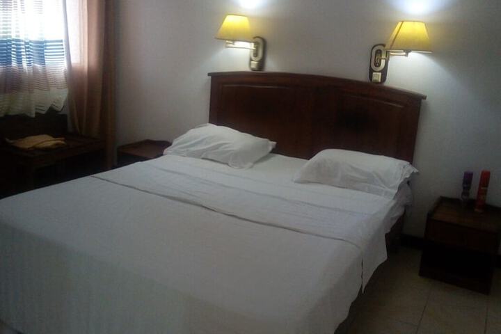 Room 5 of 28
