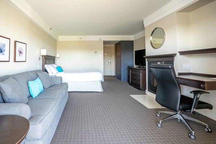 1 Queen Bed (18 of 19)