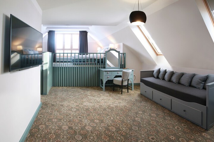Room 5 of 36