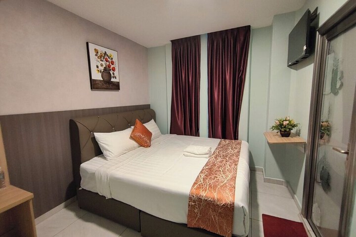 Room 37 of 60