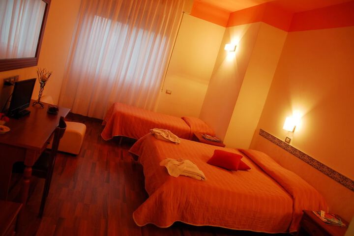 Room 3 of 22