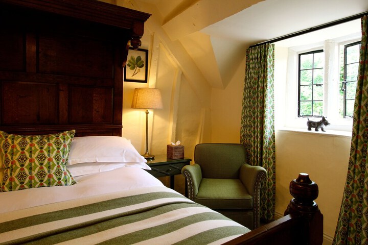Room 16 of 62