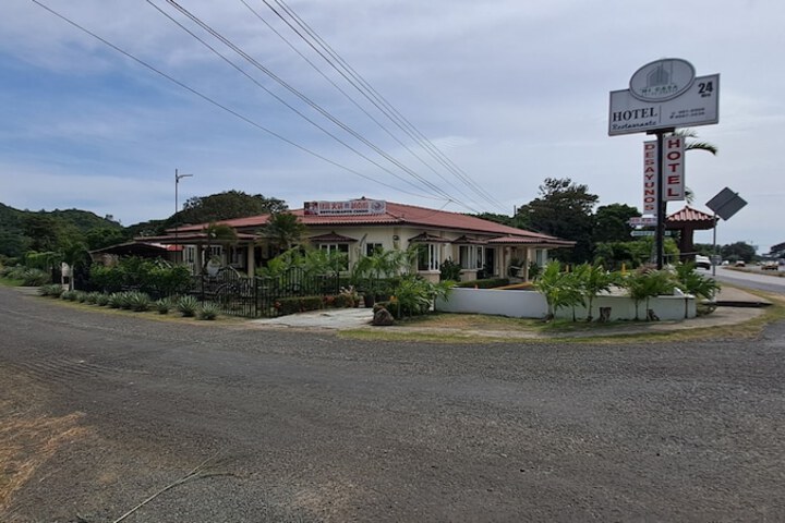 Hotel 8 of 33
