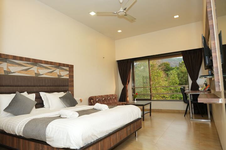 Room 2 of 6