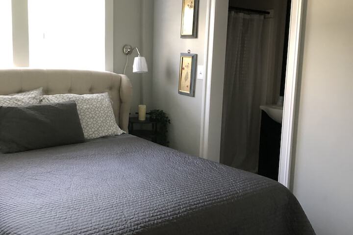 Room 4 of 74