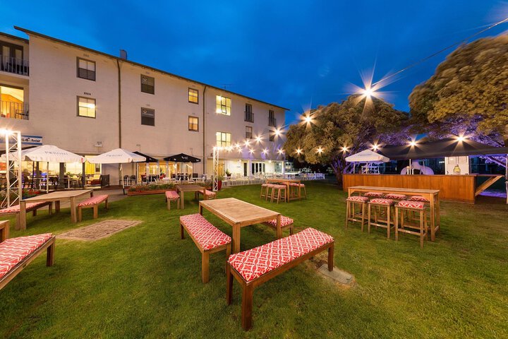 Hotel Exterior 85 of 106
