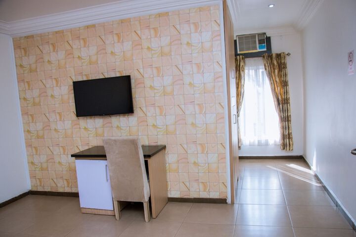 Room 19 of 32