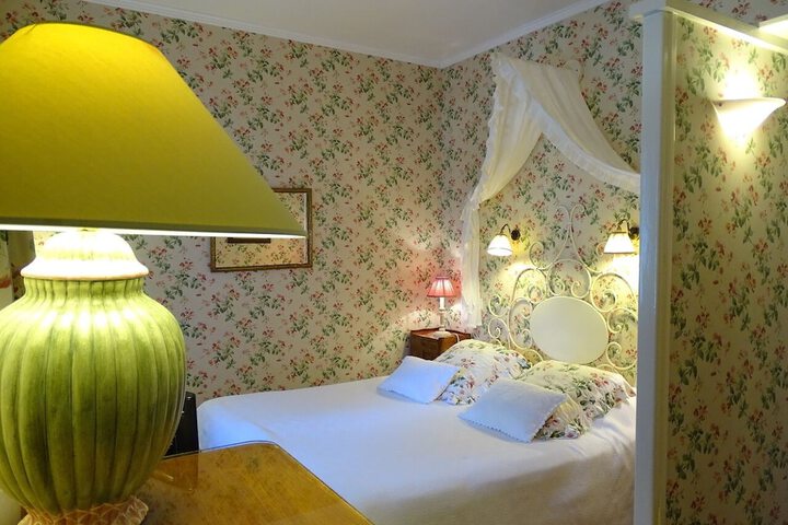 Room 25 of 38