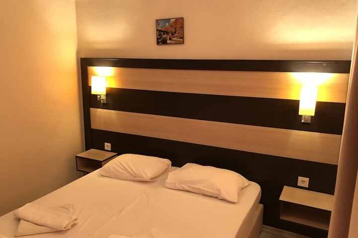 Room 6 of 30