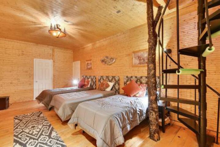 Bluff Mountain Lodge in Sevierville, TN