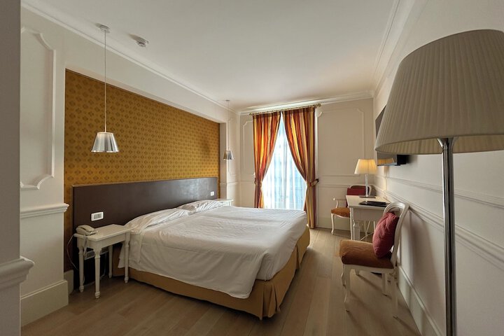 Room 77 of 169