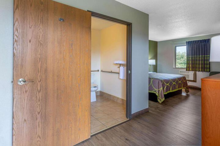 1 King Bed (7 of 22)