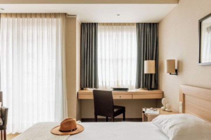 Room 9 of 39