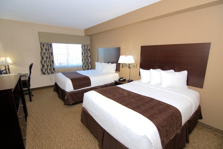 2 Queen Beds (3 of 9)