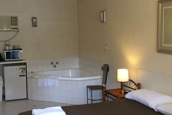 Room 6 of 52