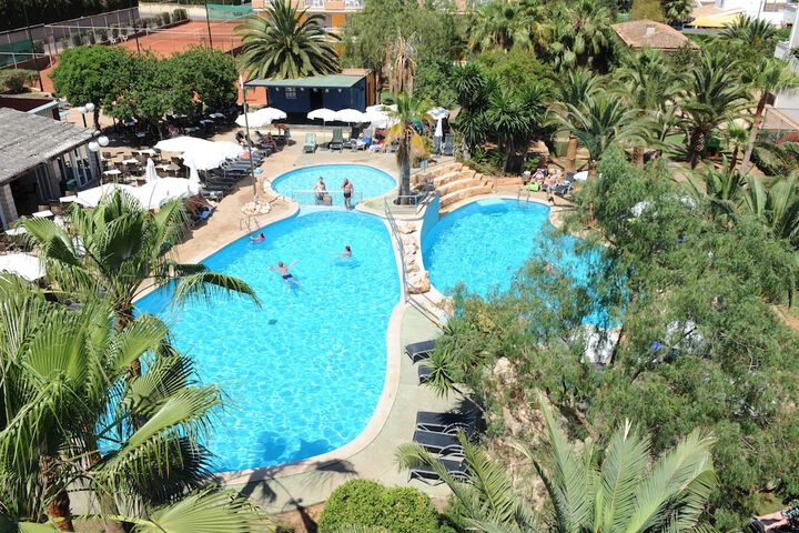 Hotel with Pool