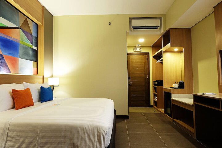 Room 10 of 76