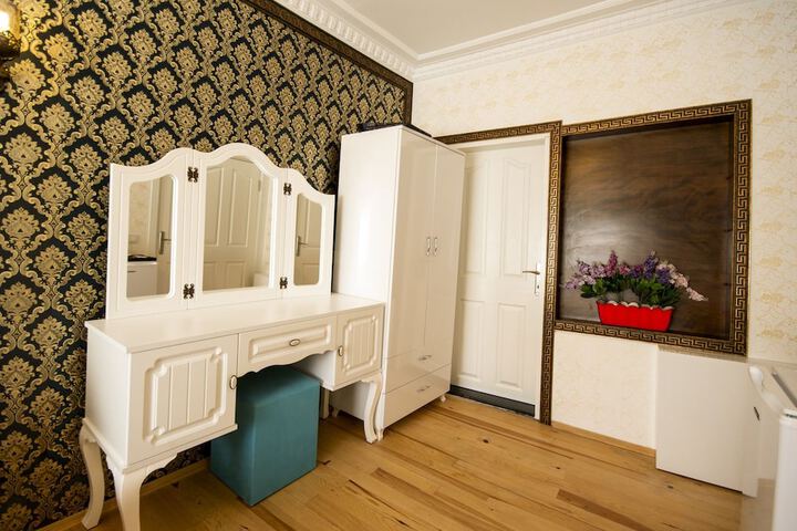 Room 8 of 35