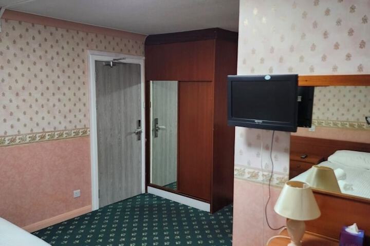 Room 8 of 25