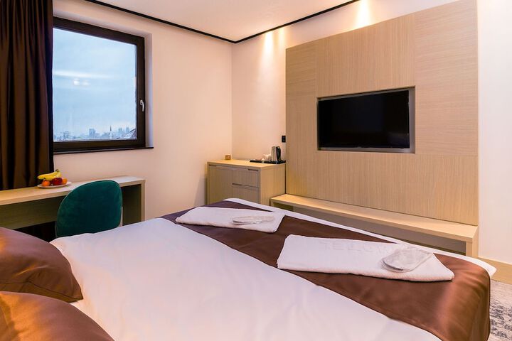 Room 3 of 47