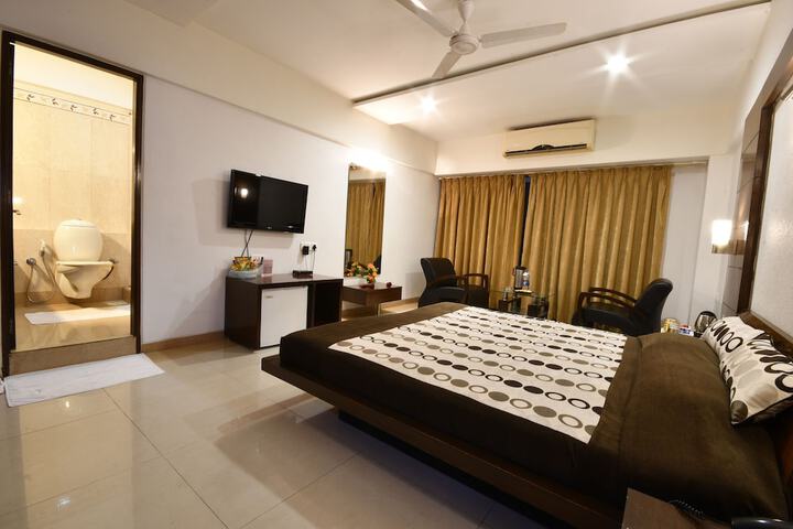 Room 8 of 37