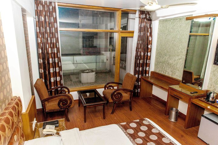 Room 28 of 90