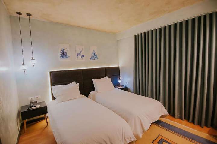 Room 37 of 59