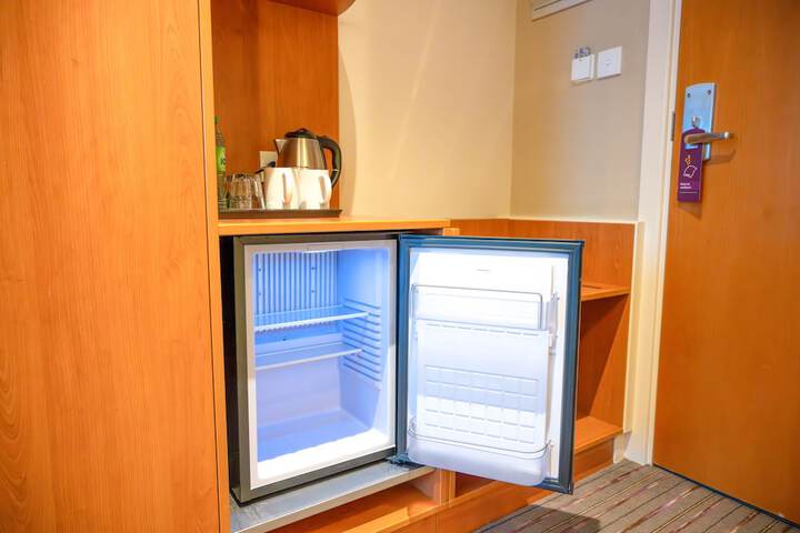 Room 8 of 42