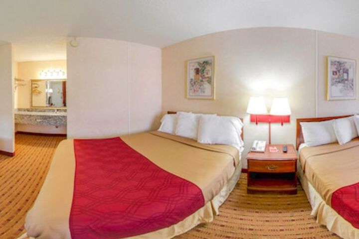 2 Double Beds (9 of 13)