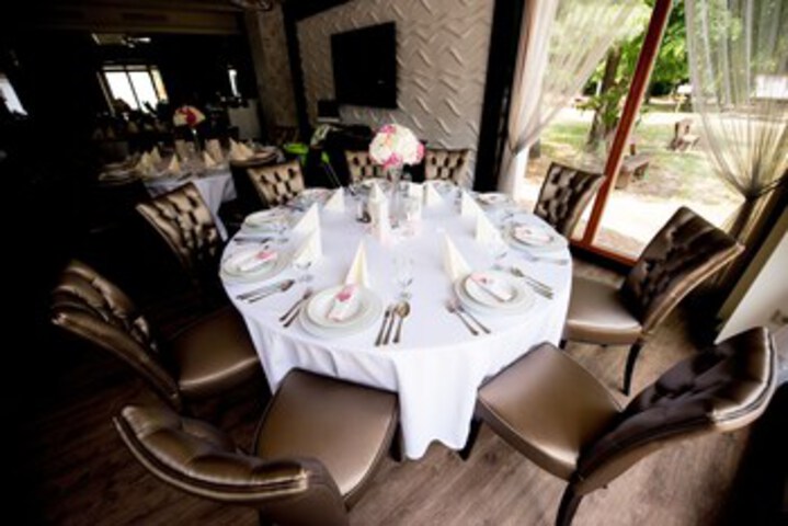 Dining 9 of 42