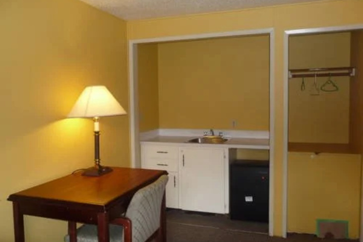 Room 10 of 34
