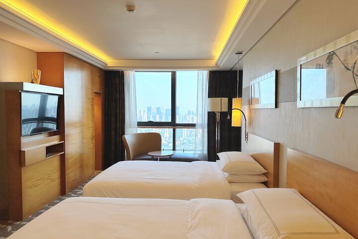 Room 27 of 64