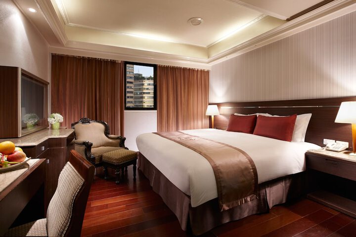Room 4 of 18