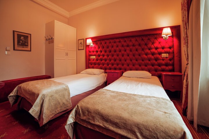 Room 15 of 52