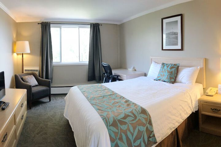 Room 6 of 12