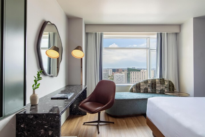 Room 43 of 144