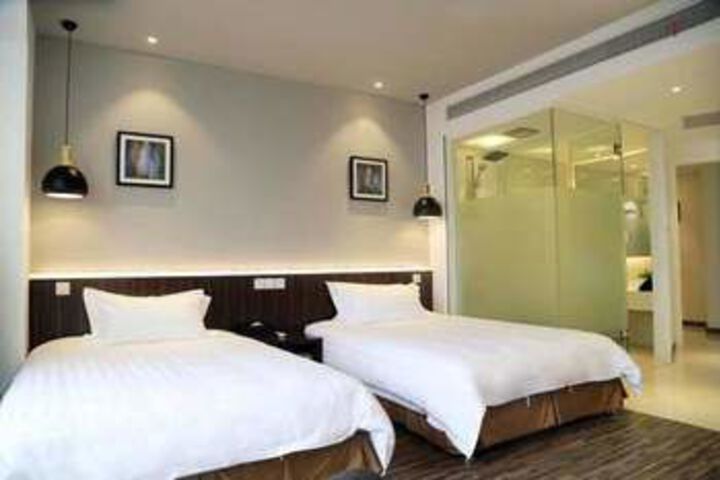 Room 11 of 23