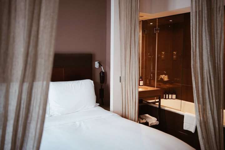 Room 52 of 139