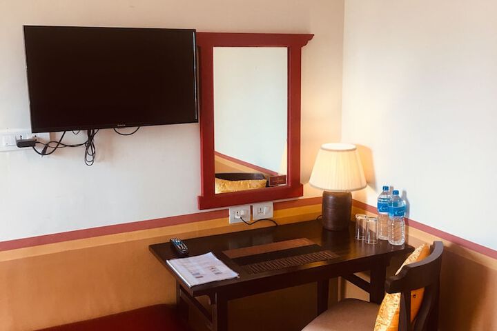 Room 32 of 214