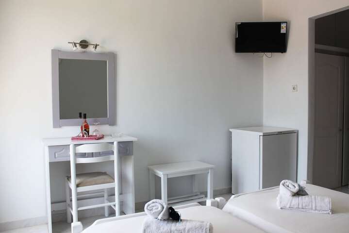 Room 9 of 37