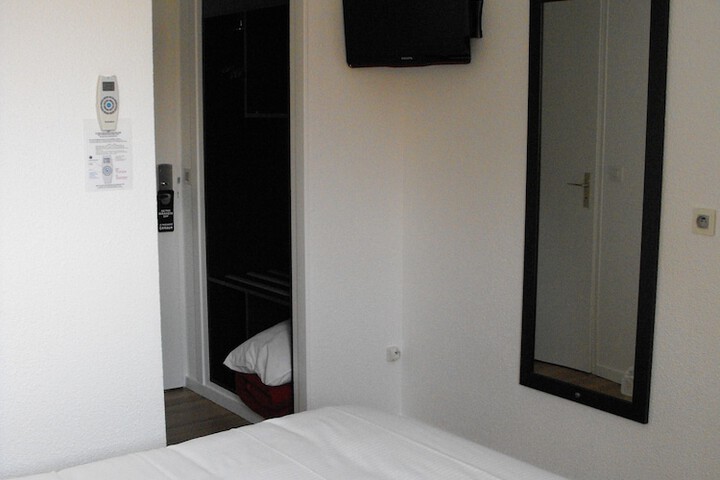 Room 11 of 29