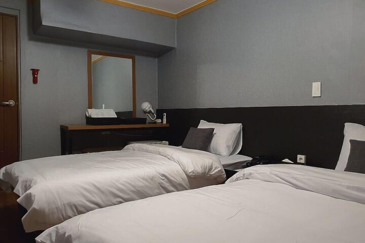 Room 8 of 21