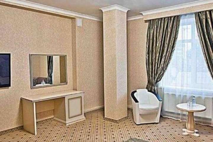Room 7 of 49