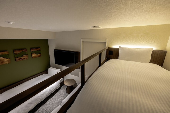 Room 4 of 35