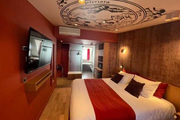 Room 40 of 79