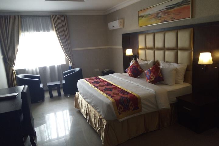 Room 7 of 16