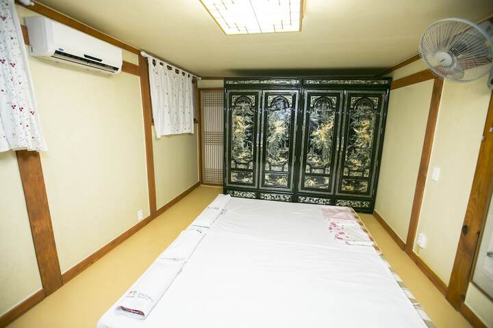 Room 9 of 40
