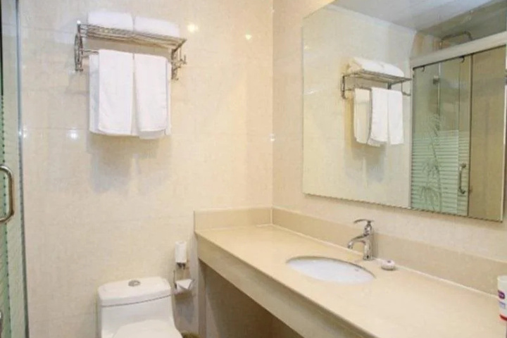 Room 9 of 25